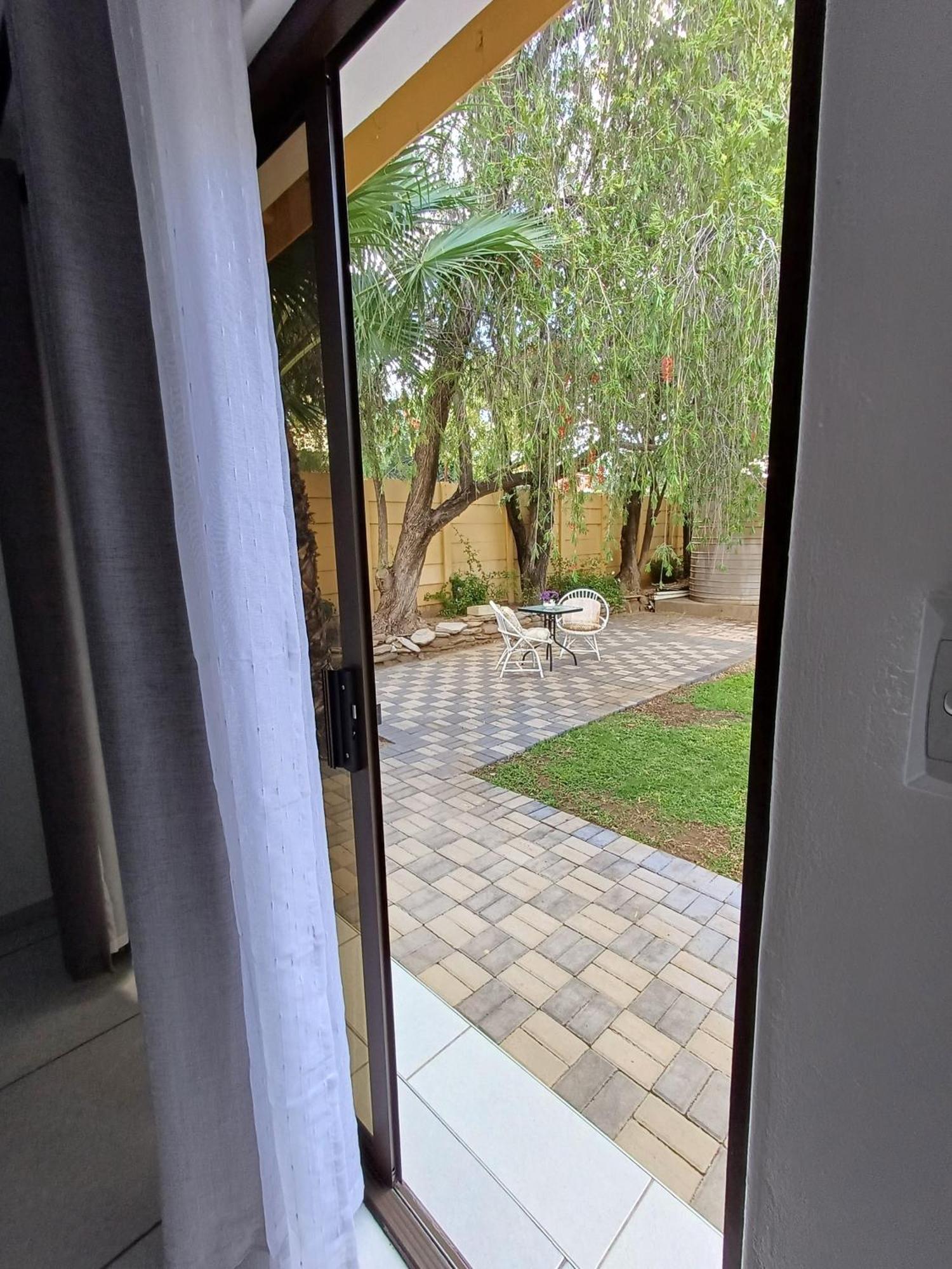 Capbon Guesthouse Windhoek Exterior foto