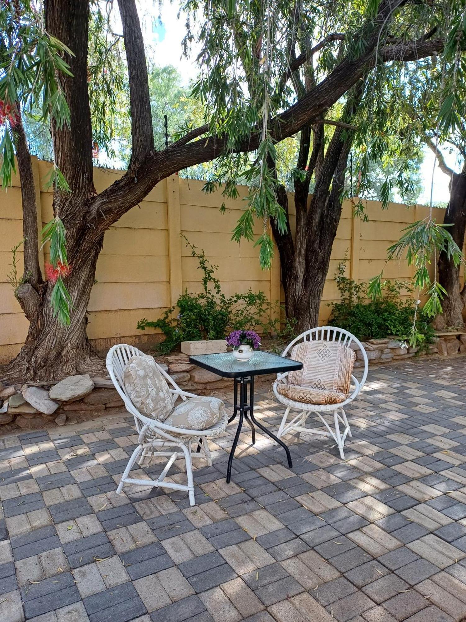 Capbon Guesthouse Windhoek Exterior foto